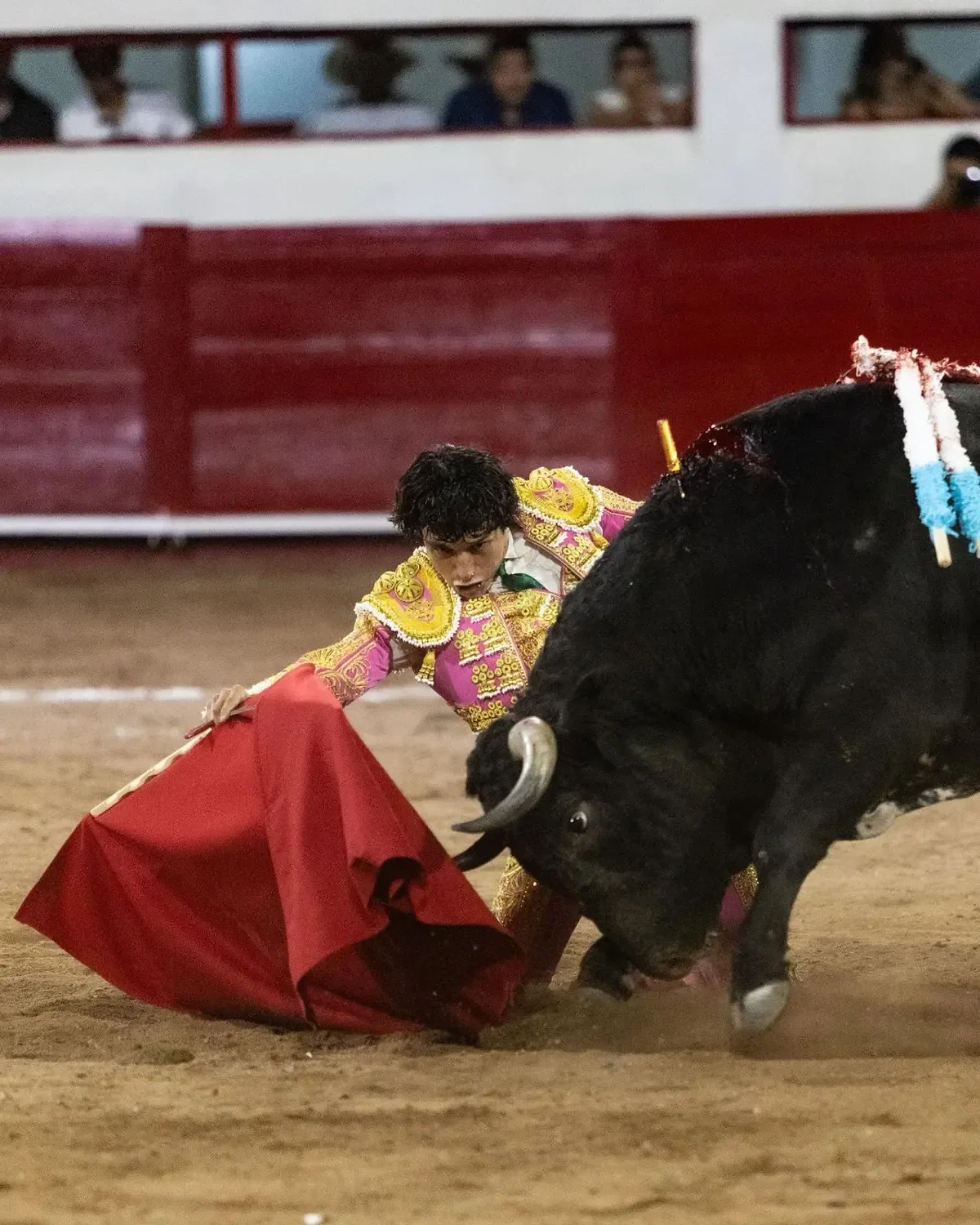 El rejoneador Tarik Othón destacó en una noche de gran toreo en Monterrey.
