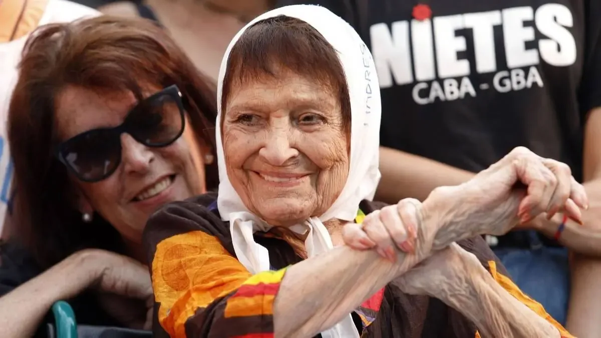 La histórica madre de Plaza de Mayo se muestra esperanzada en el Día de la Memoria a pesar del actual contexto político en Argentina.