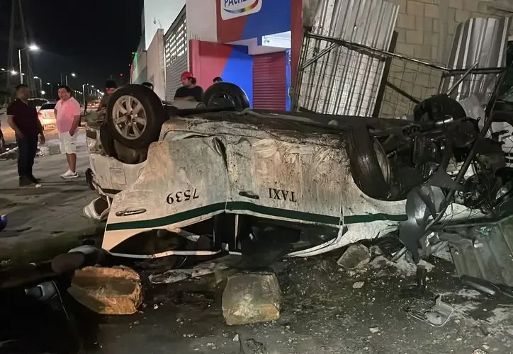 Un accidente en la Supermanzana 233 dejó varios vehículos dañados, pero no hay lesionados.