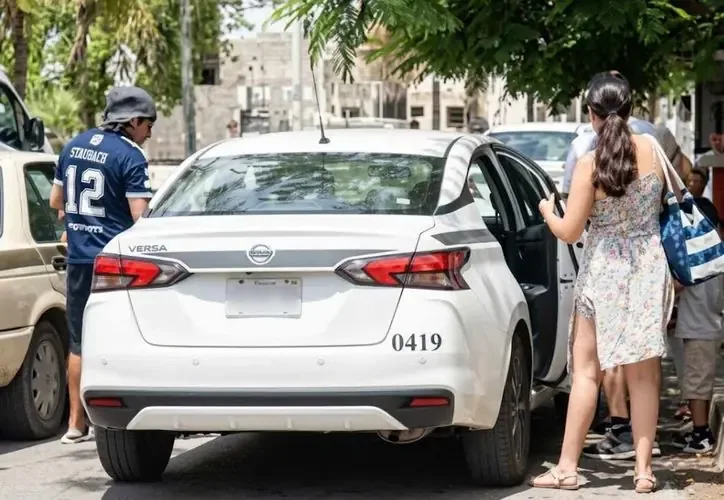 Nueva plataforma tecnológica transformará el servicio de taxi en Cancún, mejorando la seguridad y eficiencia del transporte.