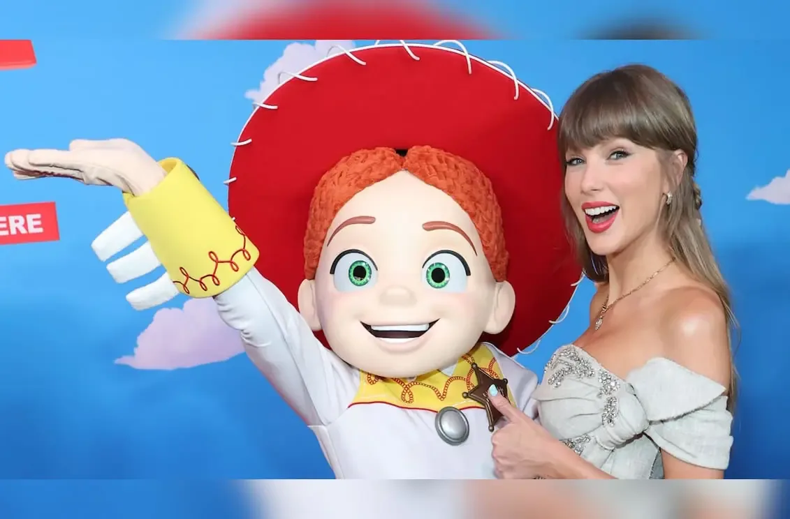La cantante sorprendió al público en Los Ángeles con una conmovedora actuación y una nueva canción para la película.