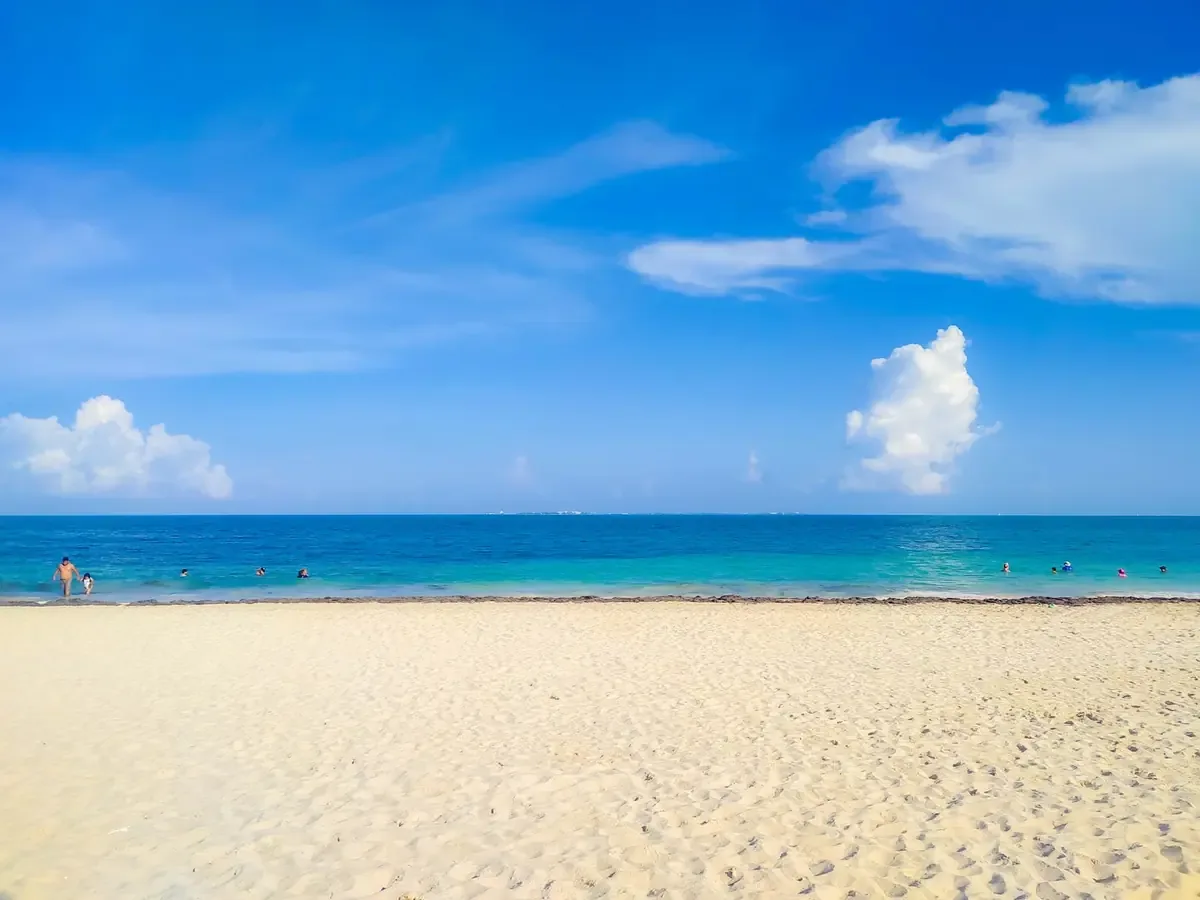 Las altas temperaturas y posibles lluvias podrían afectar las actividades diarias de los habitantes y turistas en Quintana Roo.