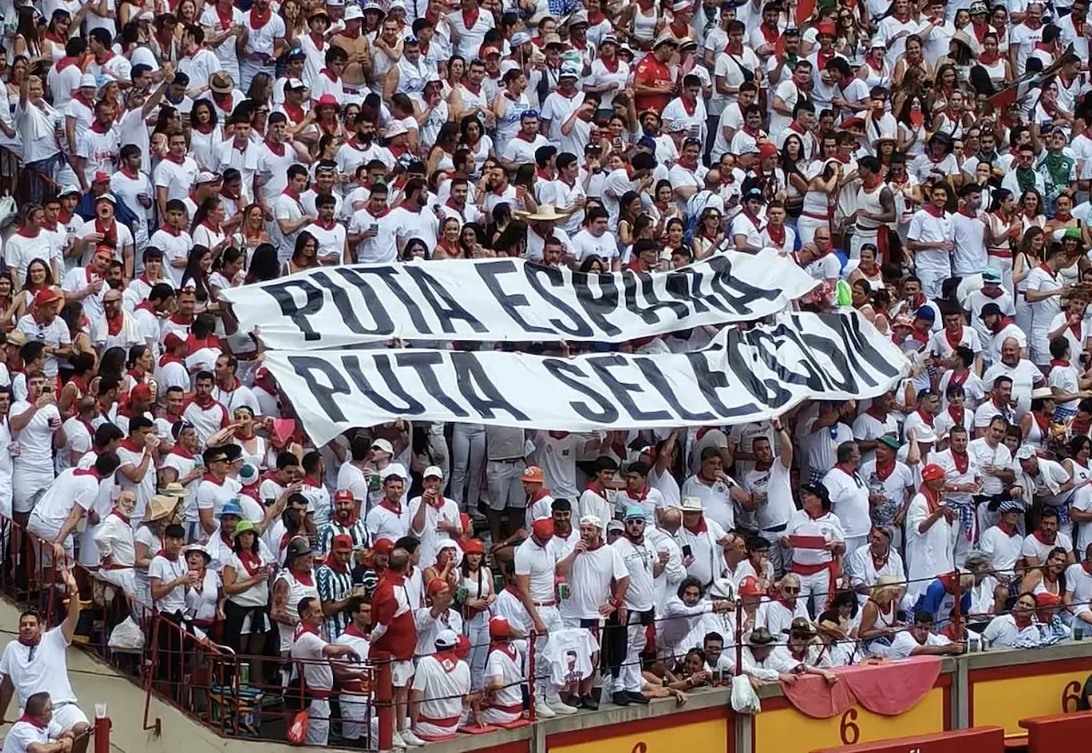 El partido de cuartos de final del Mundial de Fútbol generó división política en el evento.