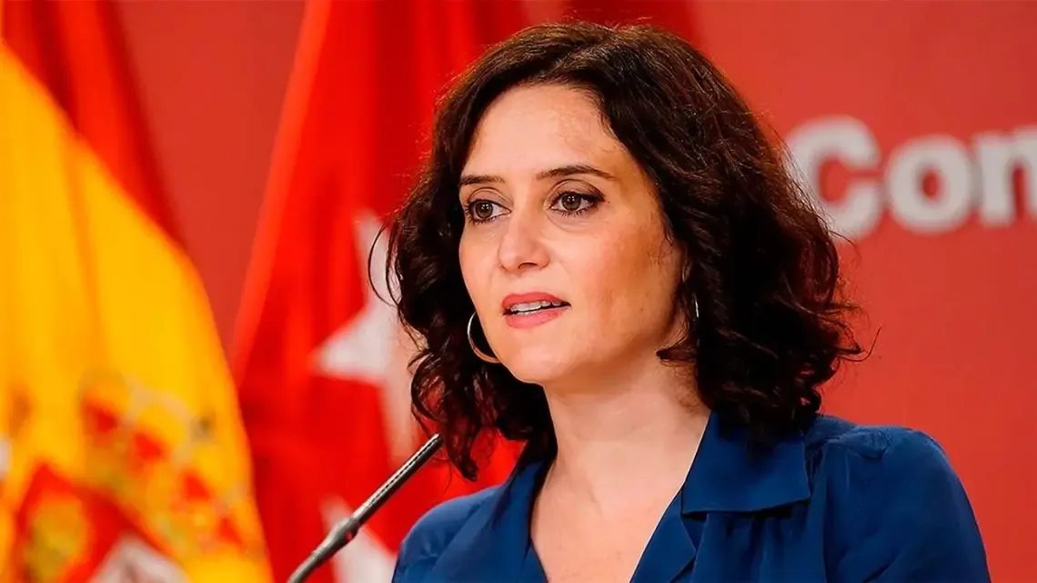 La visita de la presidenta madrileña a México genera controversia y reacciones.
