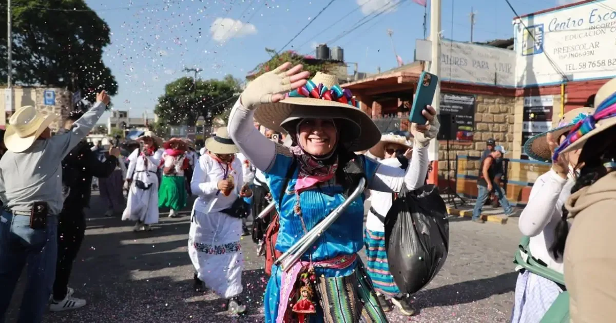 La alcaldesa destaca la tradición de hospitalidad del municipio hacia los peregrinos.