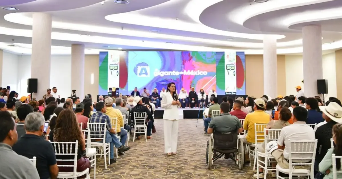 La gobernadora de Aguascalientes impulsa la apicultura con apoyo y capacitación a productores locales.