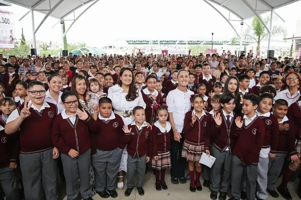 La gobernadora y la presidenta buscan fortalecer la educación en Aguascalientes a través de becas para estudiantes.