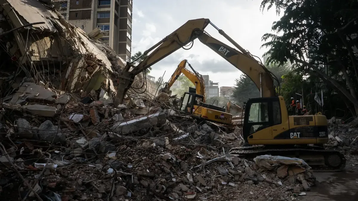 Un devastador sismo afecta a La Guaira, donde la búsqueda de sobrevivientes es crítica.