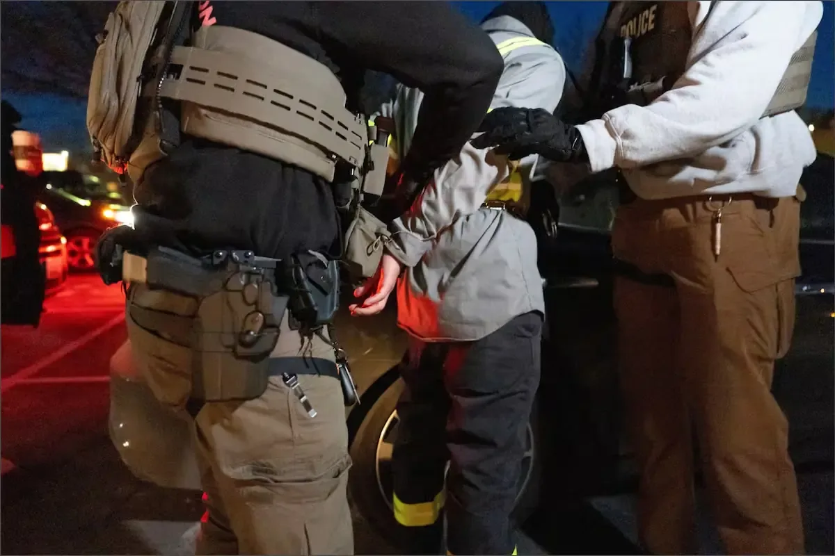 Un sitio web revela datos sobre detenciones migratorias en EE. UU., con un enfoque en Texas.