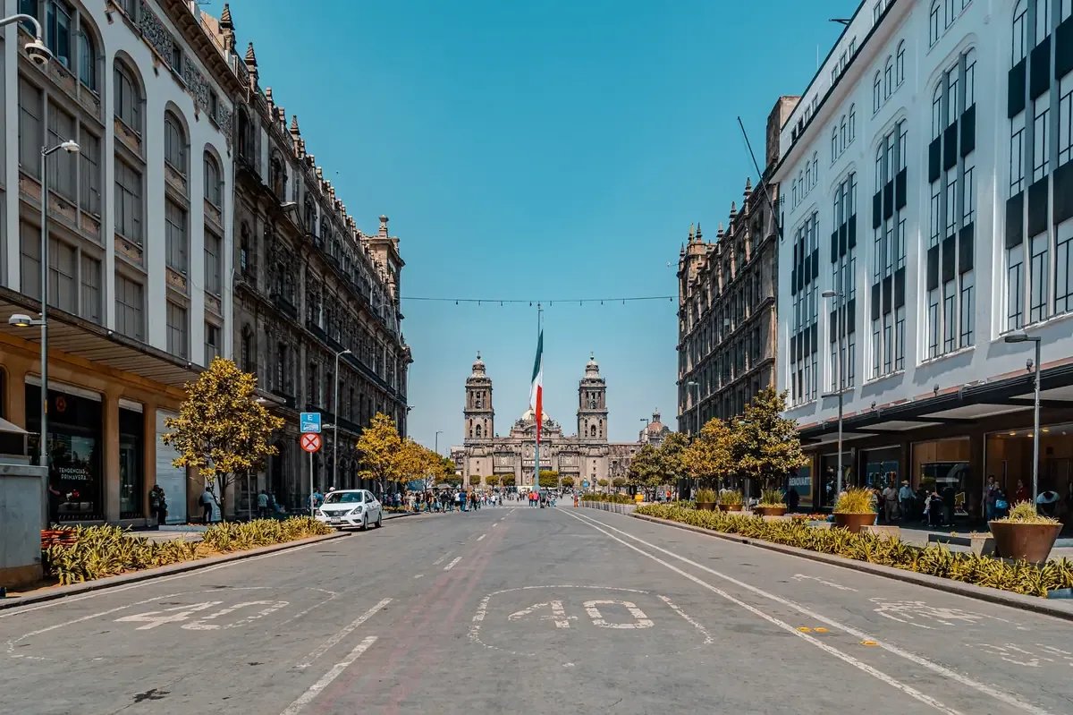 La modificación al Artículo 5 facilitará el desarrollo social e infraestructura en la ciudad.