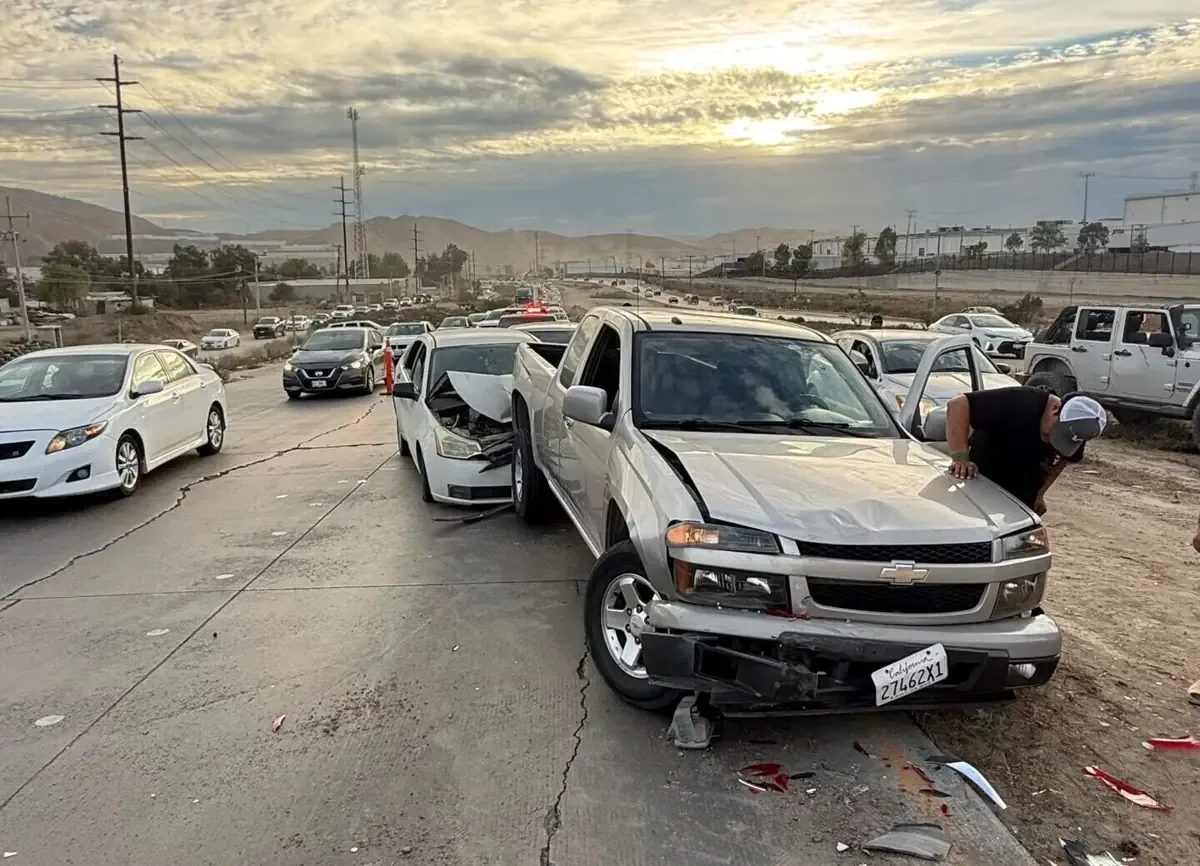 Dos accidentes en Tijuana causan 21 personas heridas, 19 con lesiones moderadas.