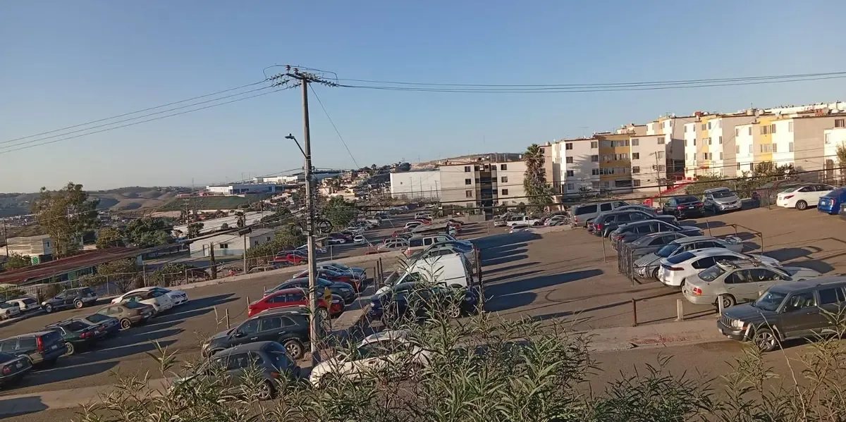 Más de 500 familias de un fraccionamiento en Tijuana enfrentan graves problemas por el desabasto de agua.