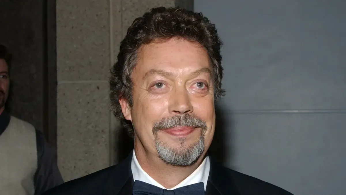 La salud de Tim Curry se vio deteriorada por antecedentes médicos graves.