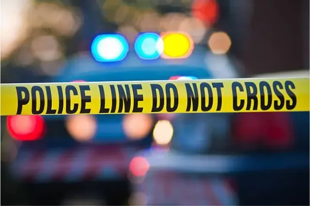 La Policía local trata el hecho como un ataque activo y realiza investigaciones en la zona afectada.