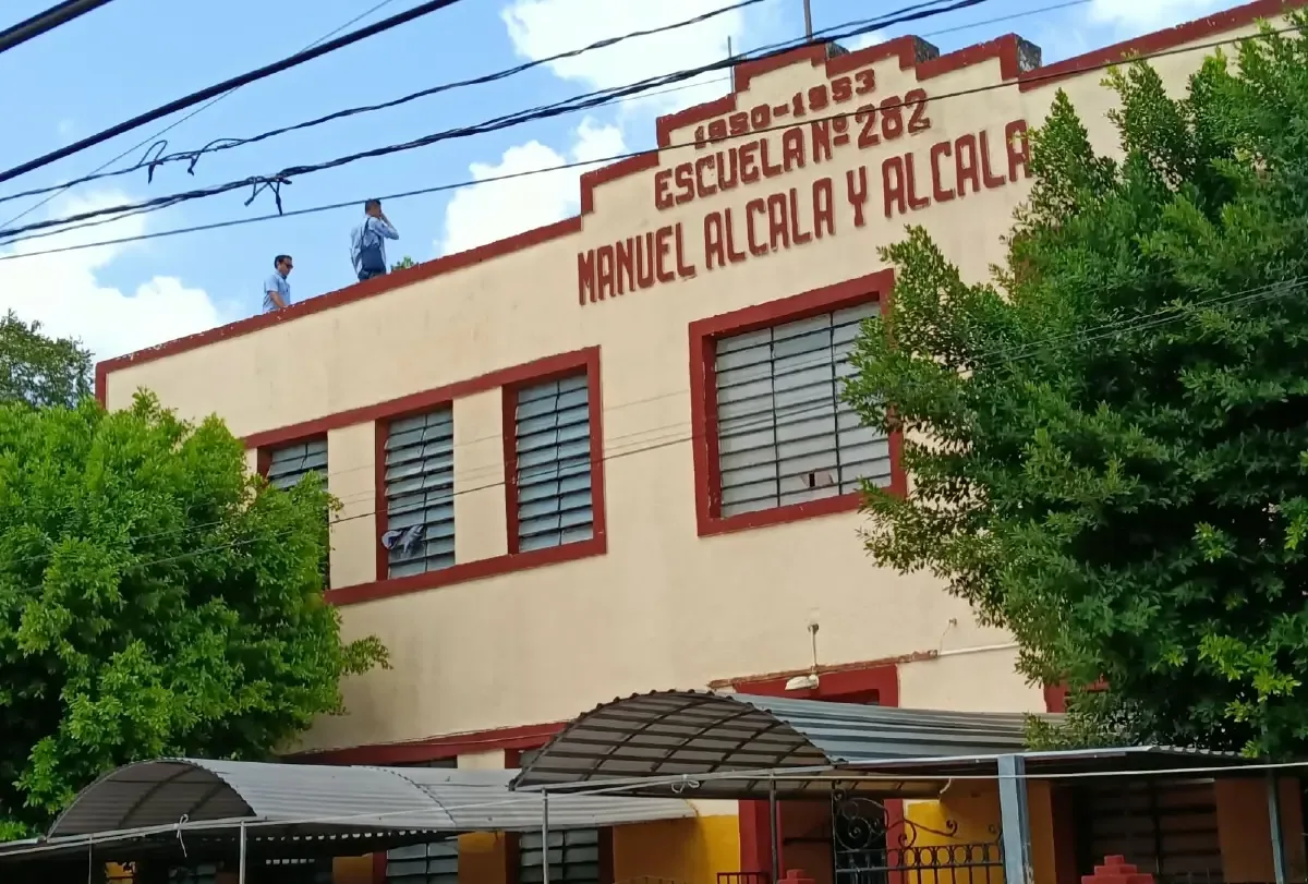 La construcción de un nuevo plantel se definió tras una reunión entre padres y autoridades educativas.