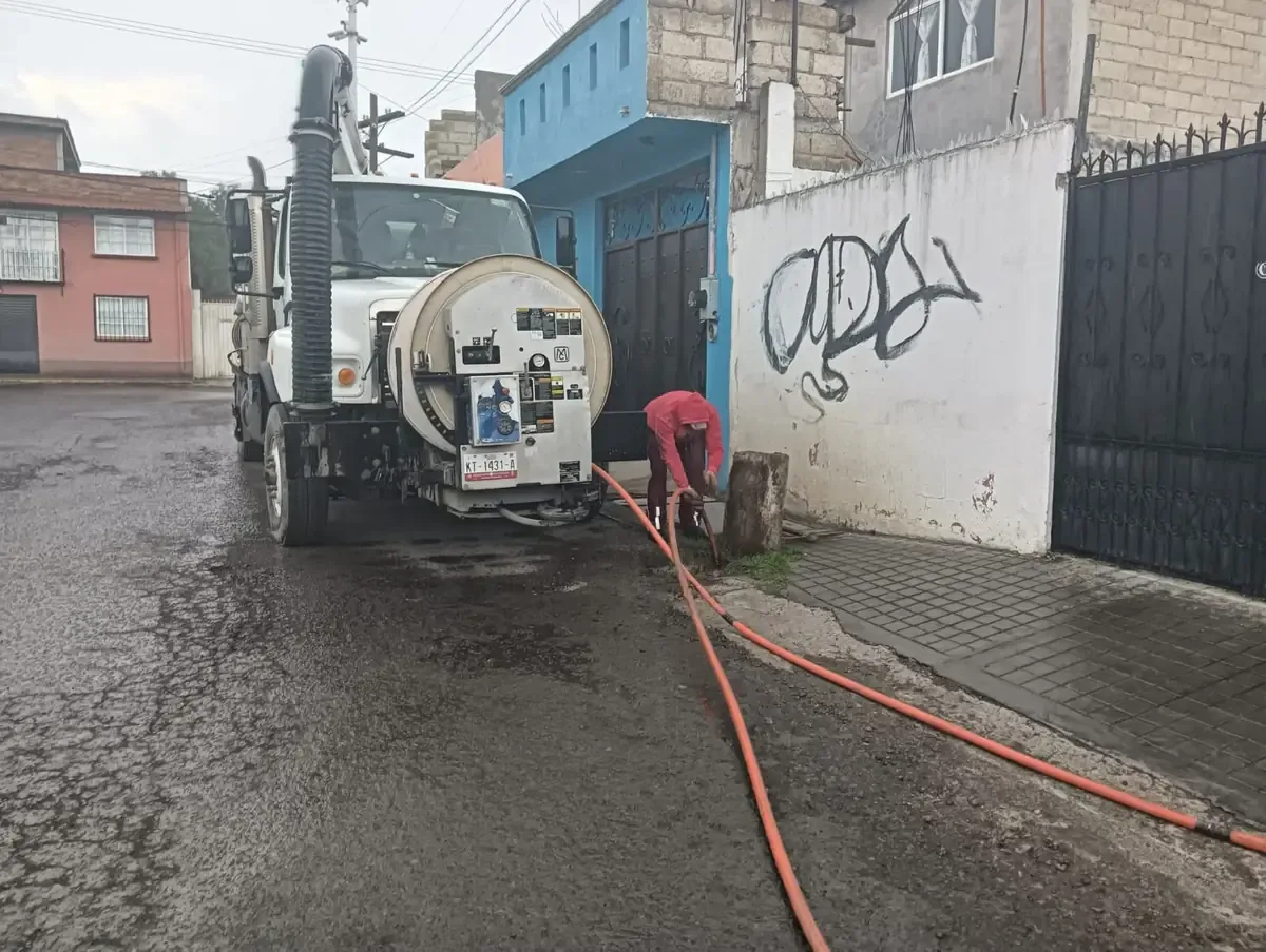 La administración de Toluca responde ante las lluvias para salvaguardar a la población y el flujo vehicular.
