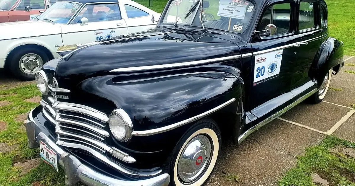 Este evento promueve el automovilismo clásico y apoya a la Cruz Roja y AMANC.