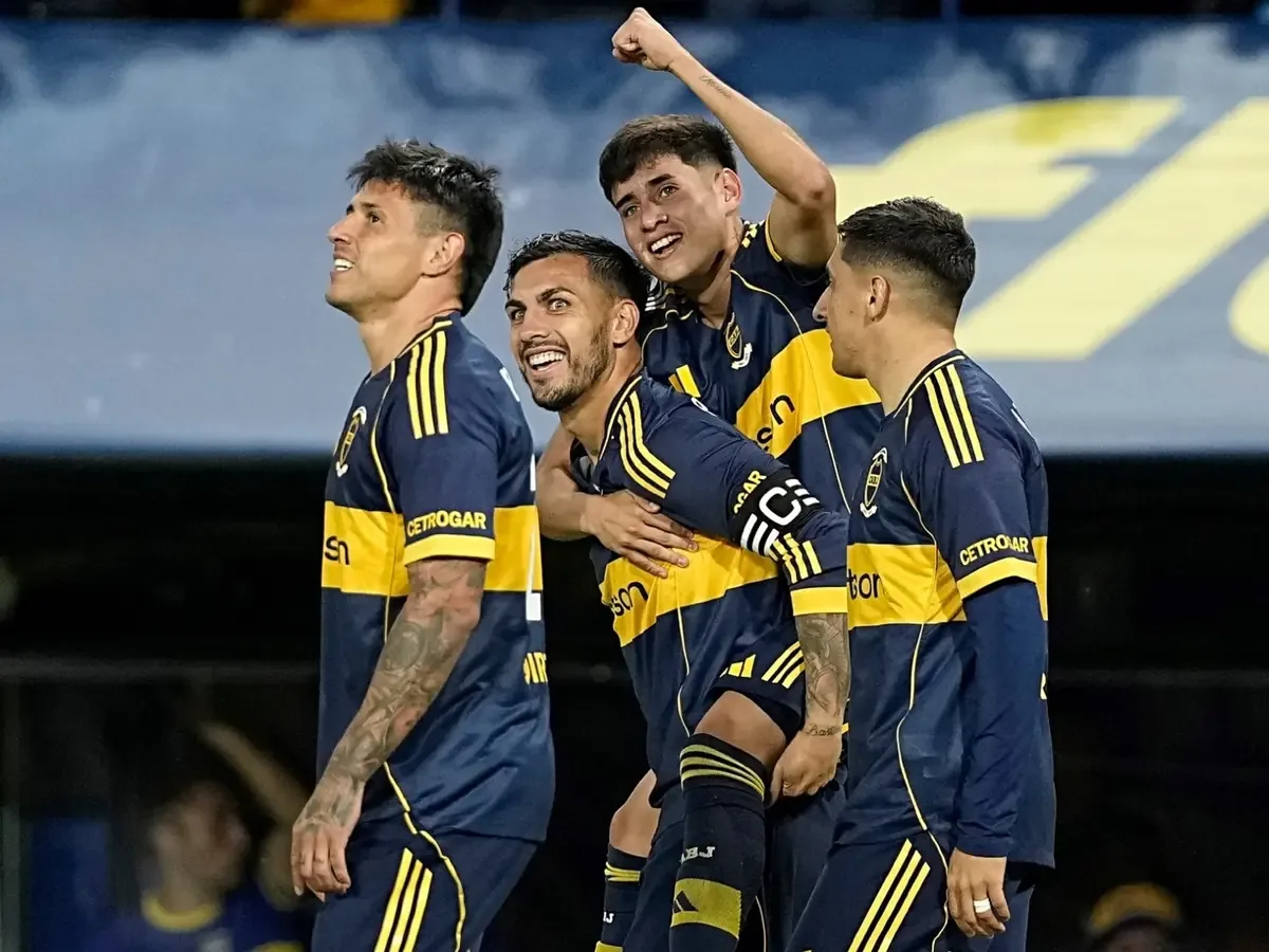 A sus 19 años, Aranda sorprende con su rendimiento y es llamado a la gira pre-Mundial con la selección.