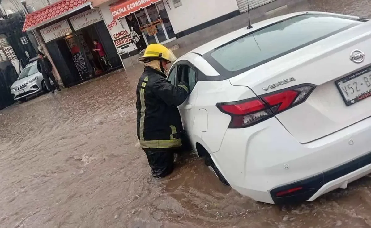 Las fuertes lluvias afectaron la movilidad en Pachuca, sin reportar heridos.