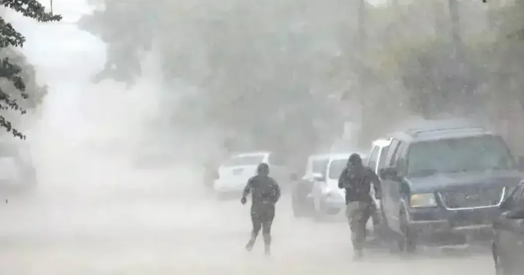 La combinación de un frente frío y la Tormenta Negra provocarán condiciones climáticas severas en diversas regiones del país.