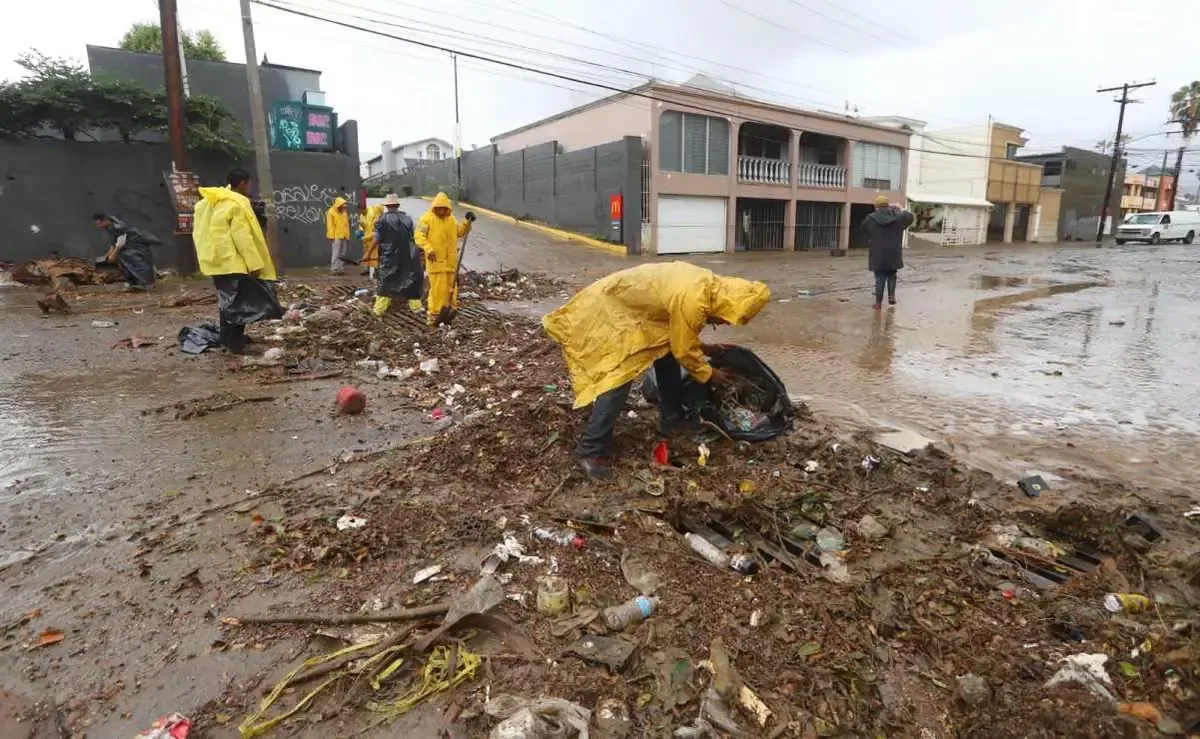 La tormenta dejó un saldo trágico en Ensenada, donde se buscan dos personas más tras el desastre.