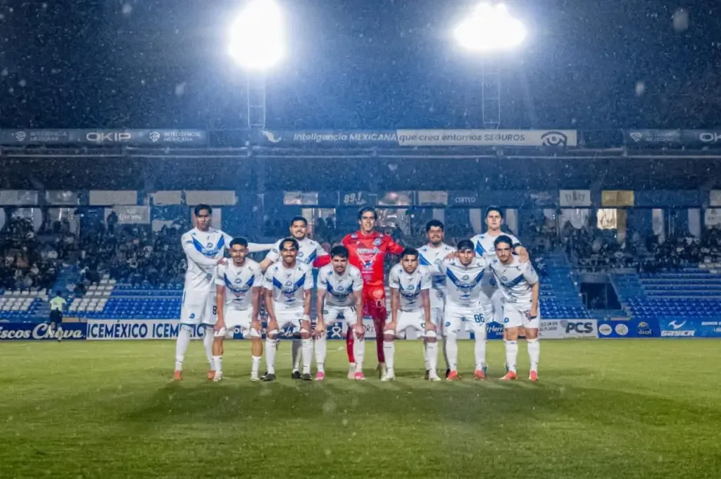 Toros de Celaya celebran su victoria en el partido frente a Cañoneros.