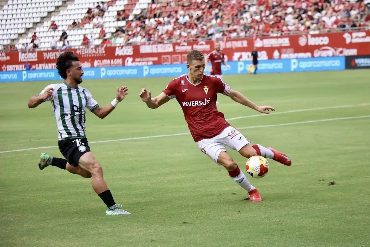 Ambos equipos luchan para asegurar su permanencia en la división, con un enfrentamiento crucial en la próxima jornada.
