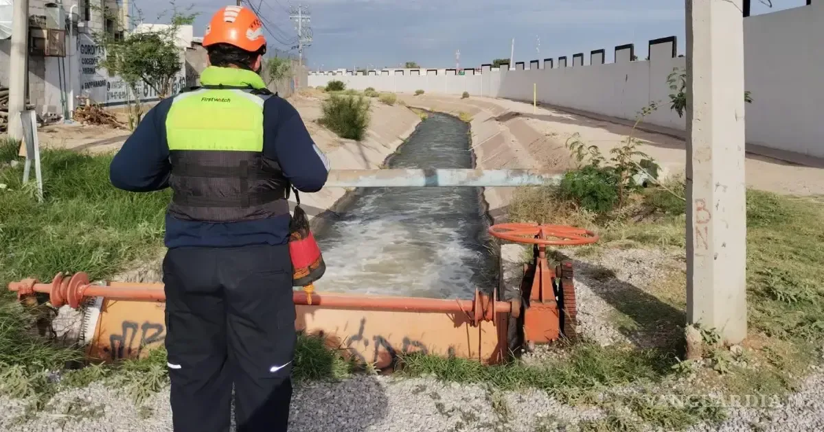 Protección Civil y Bomberos permanecen alertas ante riesgo de inundaciones y obstrucciones en el drenaje.