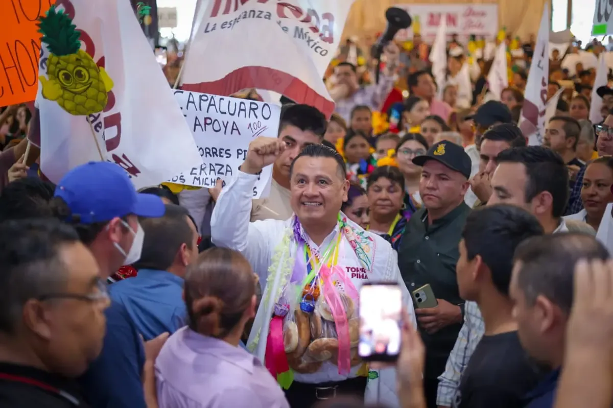 El acercamiento a las comunidades ha sido clave en la trayectoria de Carlos Torres Piña en Michoacán.