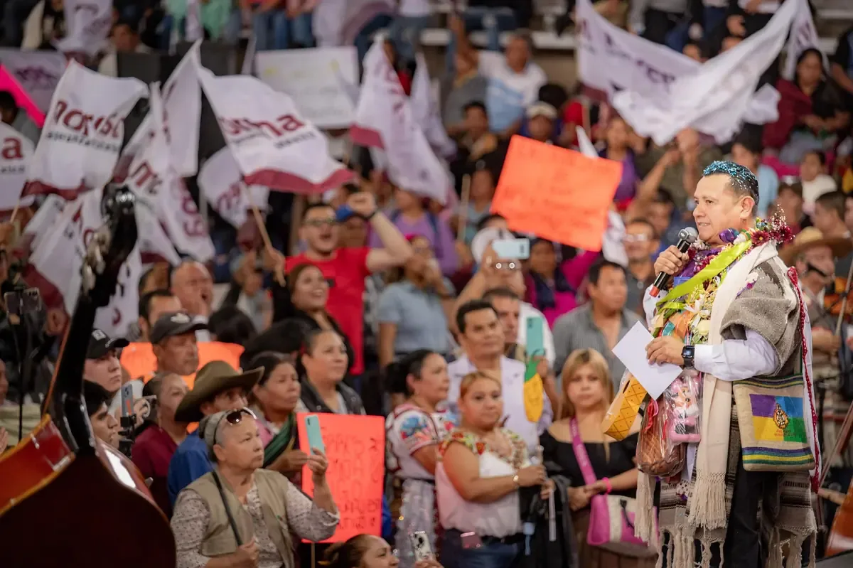 El dirigente de Morena destaca la necesidad de escuchar a las comunidades en su discurso en Paracho.