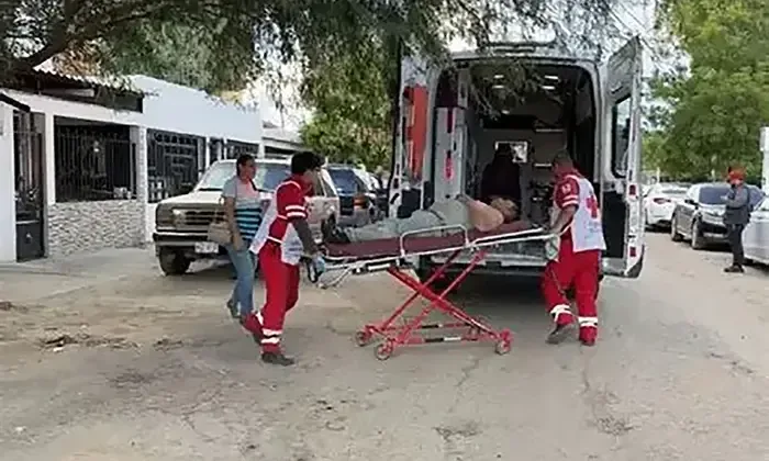 Un obrero resultó gravemente herido al tocar cables de alta tensión mientras trabajaba.