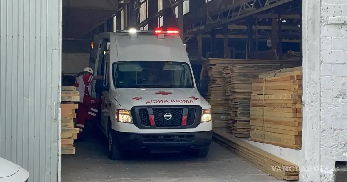 Un empleado sufrió un impacto en la cabeza tras el mal funcionamiento de una máquina en el Grupo Maderero Chihuahua.