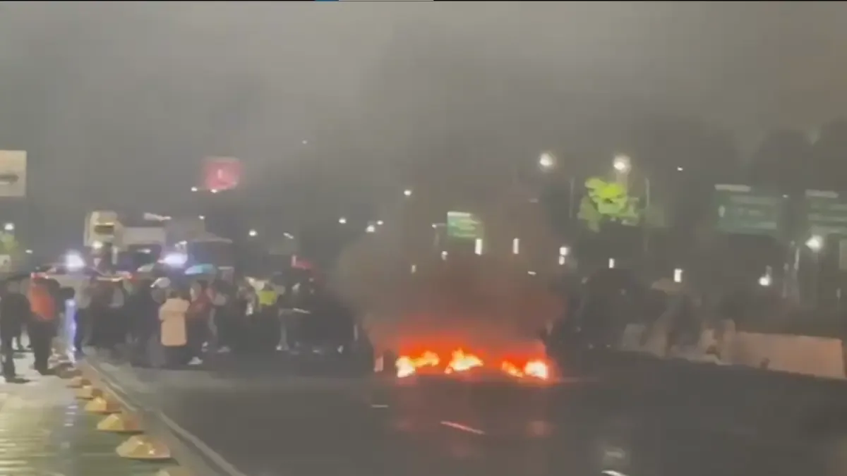 El cierre de la Calzada de Tlalpan afecta la circulación vehicular al sur de la Ciudad de México.