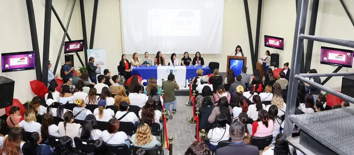 El colectivo "Chicas de la 14" exige justicia y reconocimiento de derechos laborales.
