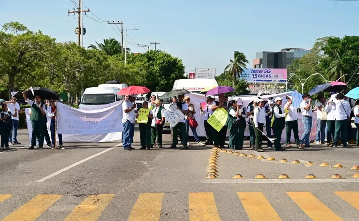 Protestas de trabajadores del sector salud buscan mejorar salarios y condiciones laborales en diferentes estados del país.