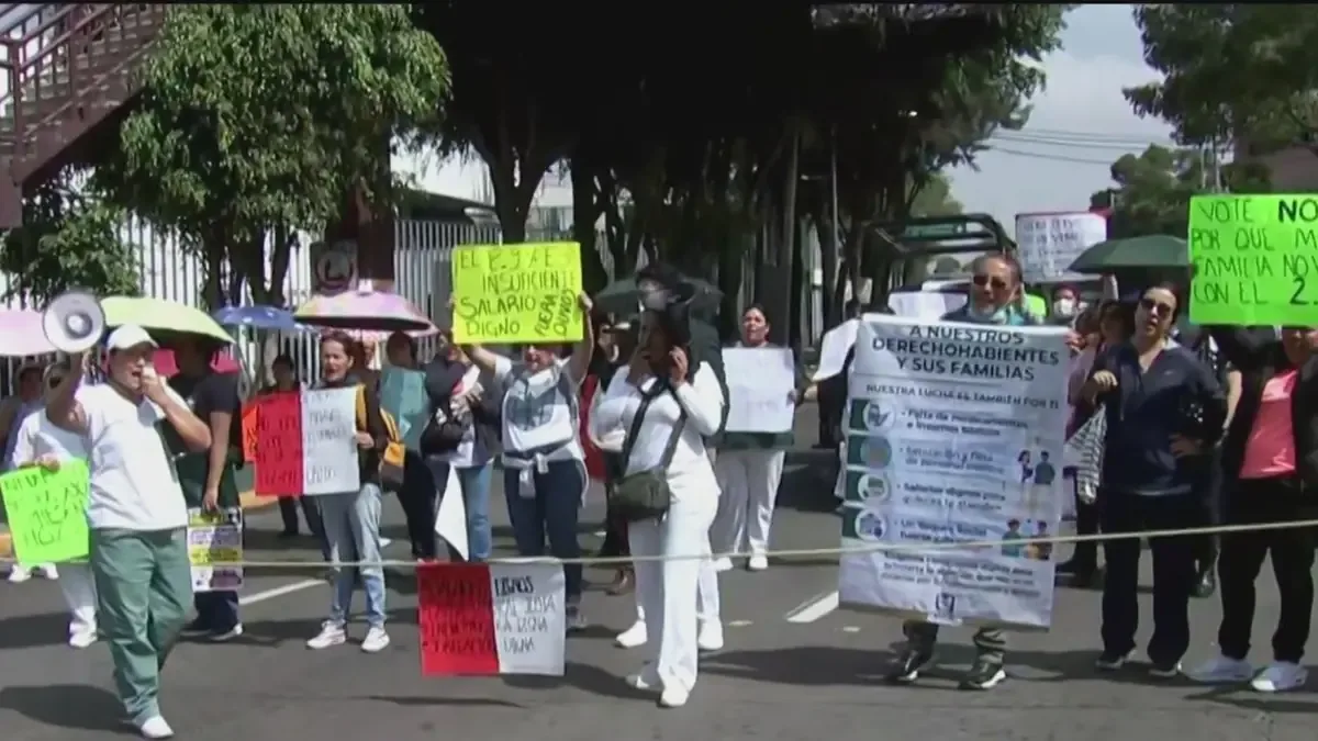 La protesta se lleva a cabo debido a demandas en el Hospital General de Zona No. 194.