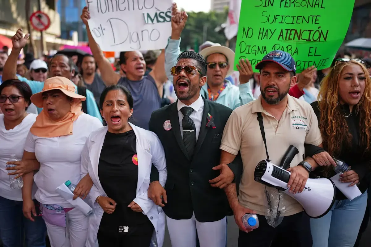 La movilización busca un aumento salarial del 10% y mejores condiciones laborales en el IMSS.
