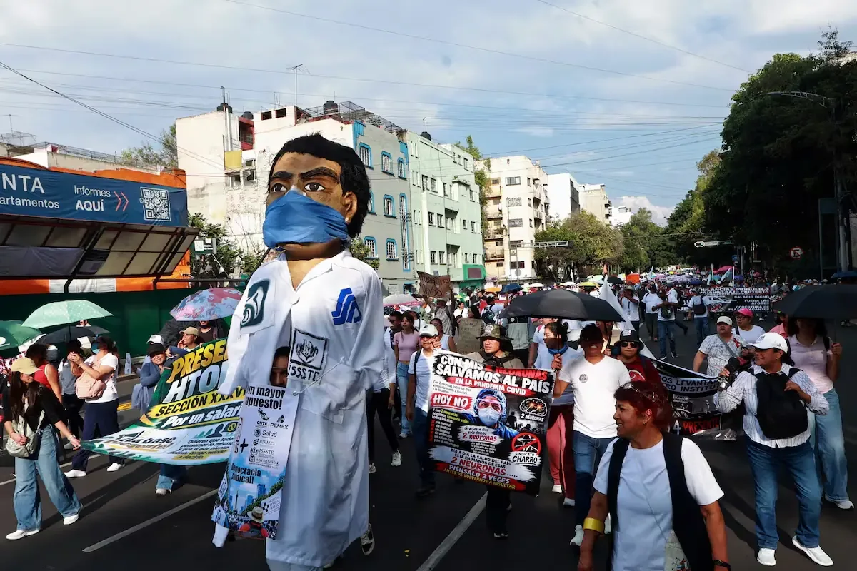 Los trabajadores del IMSS exigen mejoras salariales y condiciones laborales dignas ante la desatención del gobierno.