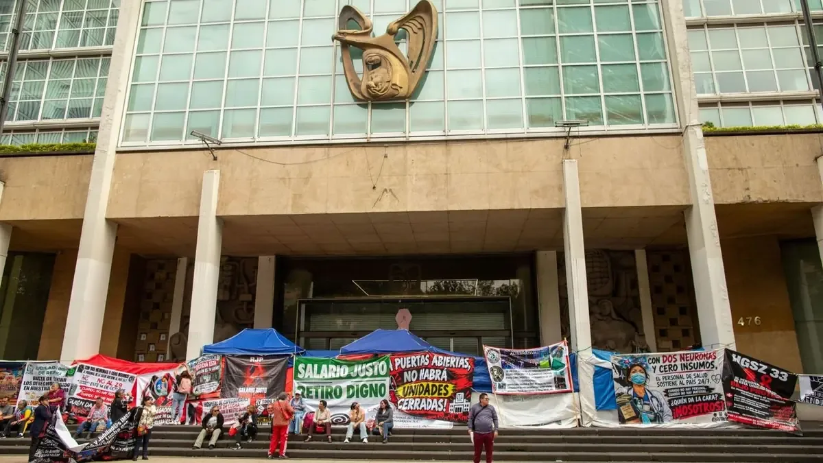 La protesta busca la renuncia del secretario general del sindicato y mejores condiciones laborales.