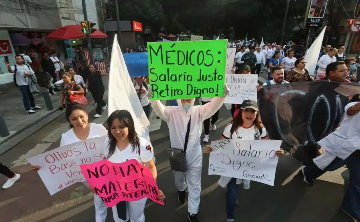 La movilización del personal de salud incluye demandas de mejor salario y destitución de representantes sindicales.