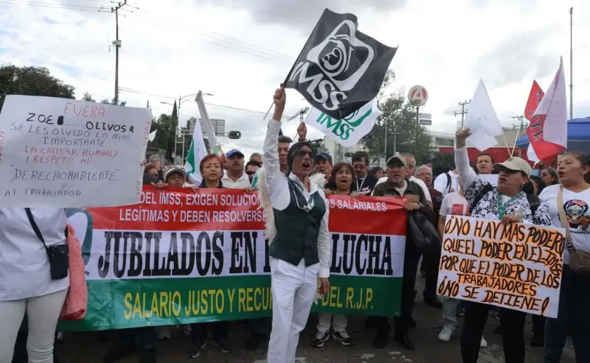 La marcha busca rechazar la contrapropuesta de aumento salarial y exige mejoras en condiciones laborales.