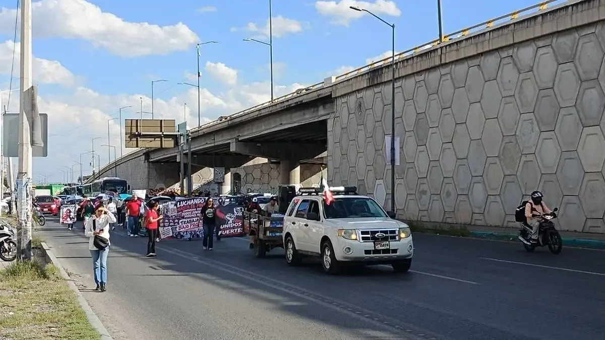 La protesta incluyó demandas de incremento salarial y mejores condiciones laborales.