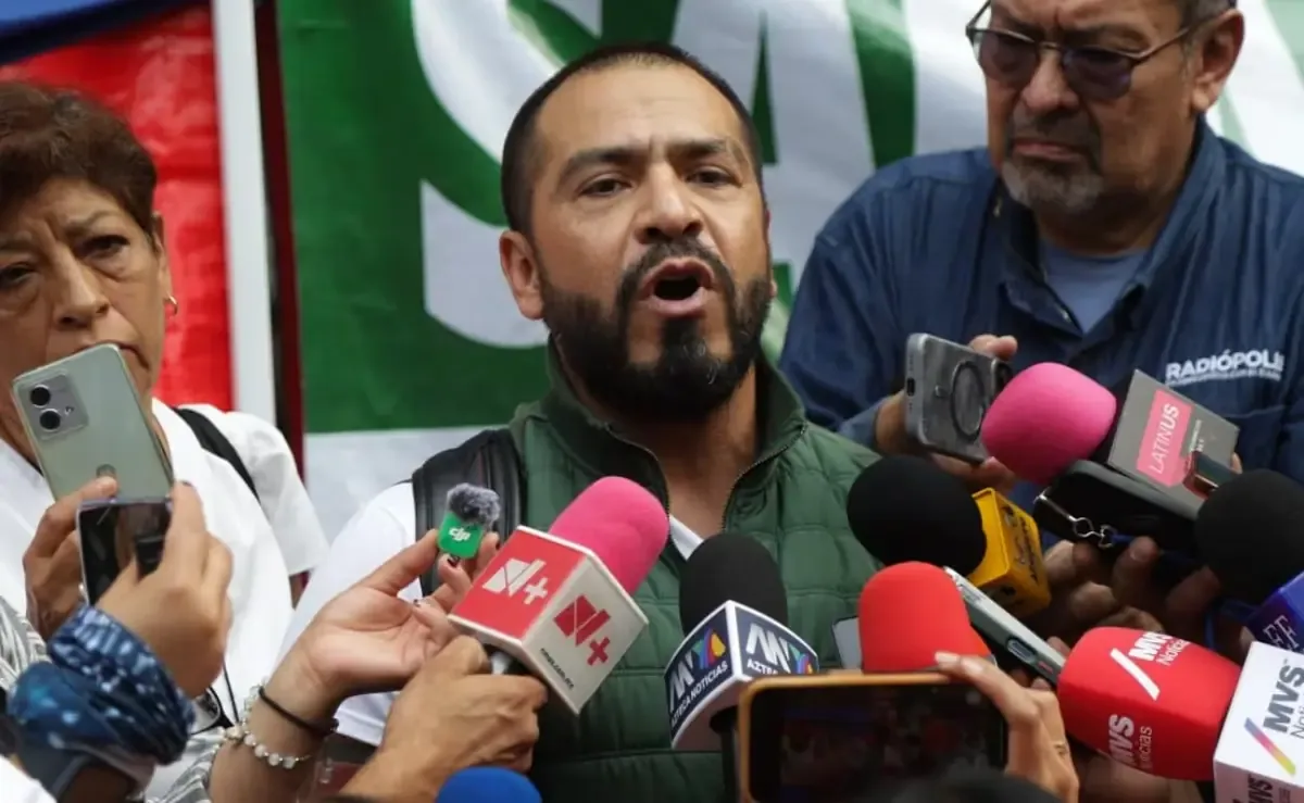 Los trabajadores del IMSS continúan sus protestas exigiendo mejoras salariales y la renuncia de su secretario general.