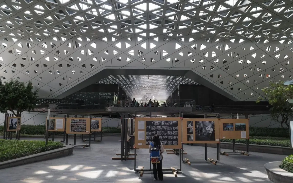 Trabajadores demandan derechos laborales ante la precarización y el recorte de recursos en la Cineteca Nacional.