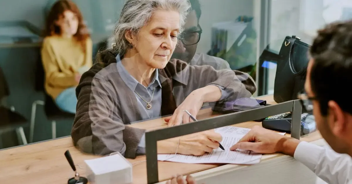 Jubilados en el sector público y privado pueden recibir pensiones si cumplen requisitos.