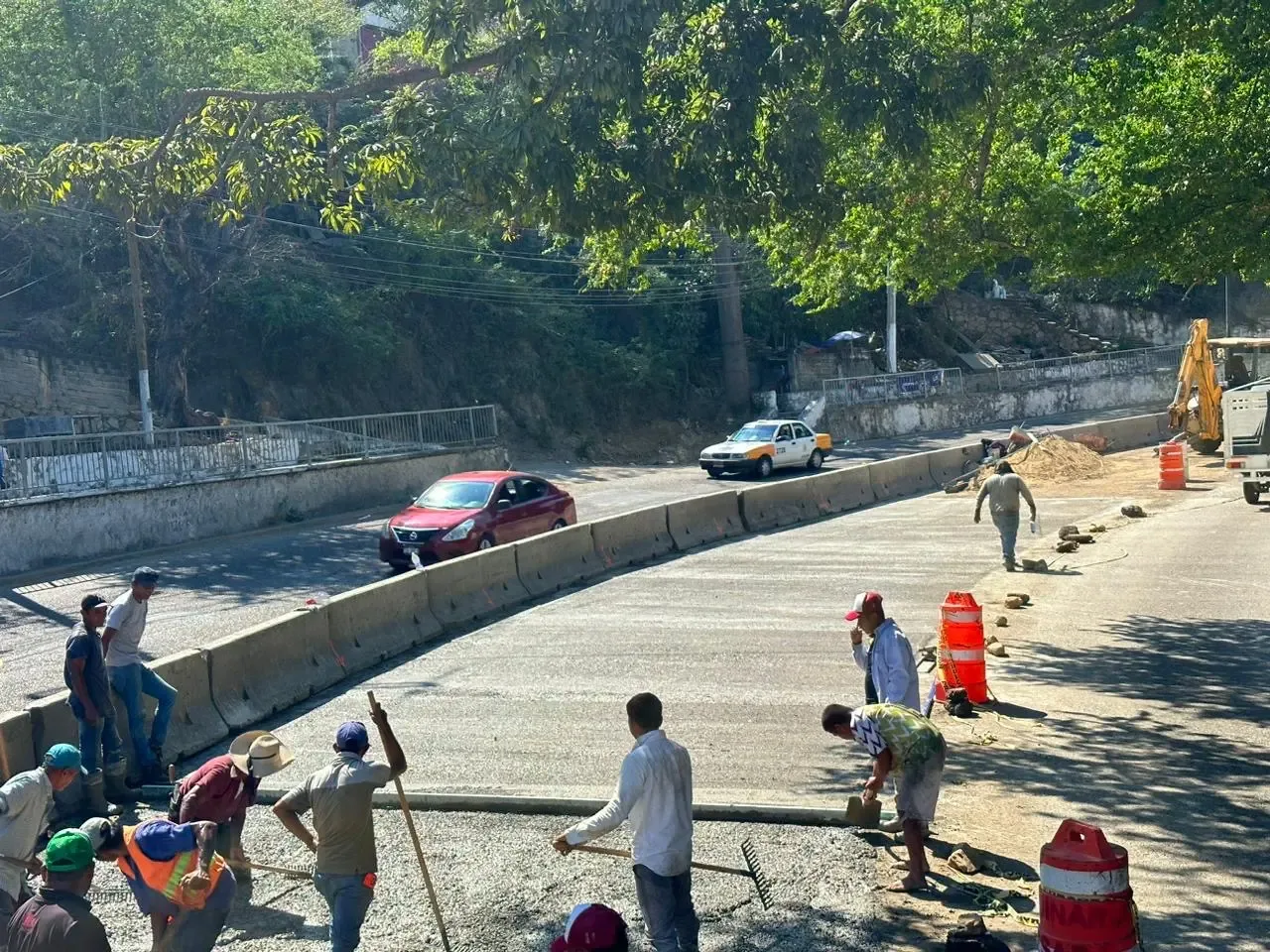 Trabajos de mejora en la carretera México-Acapulco en La Tolva.