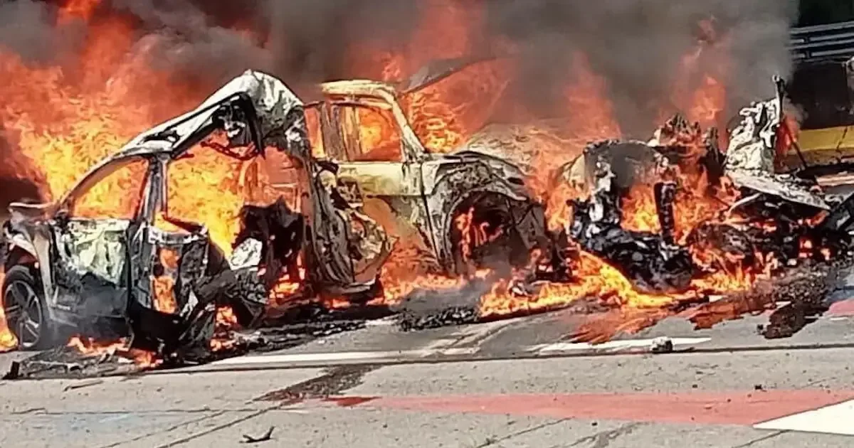 Un accidente devastador en Jalisco involucra un tractocamión y múltiples vehículos, dejando varias víctimas y desaparecidos.