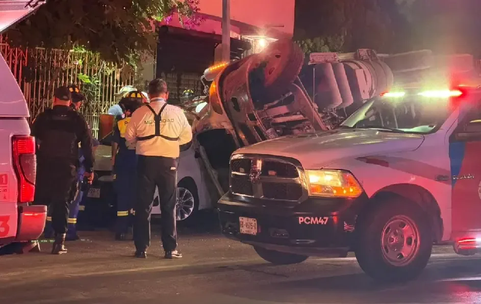 Un accidente grave en la avenida Churubusco deja un muerto y alerta sobre la peligrosidad de la curva en condiciones de lluvia.