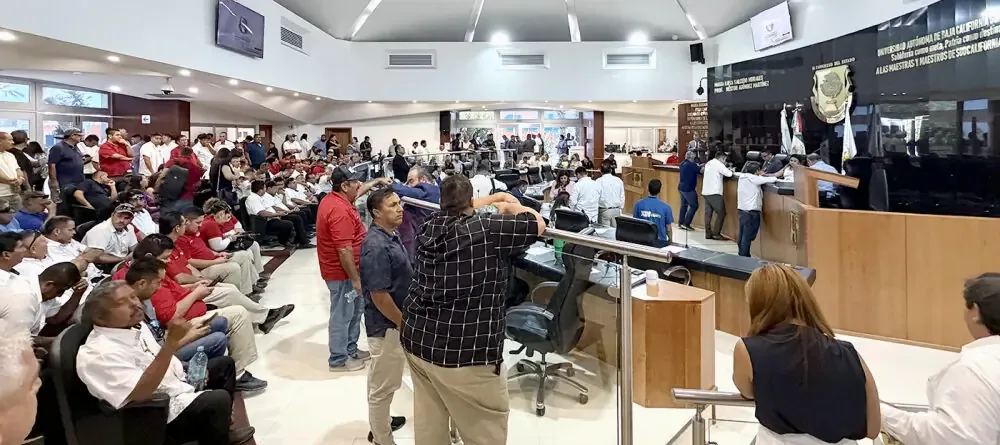 La resolución judicial que afecta el reglamento de transporte provoca manifestaciones en Baja California Sur.