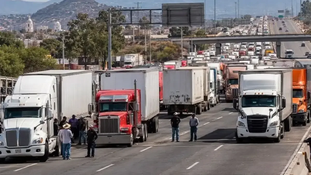 Un paro de transportistas demanda cambios en la Ley de Ingresos 2027 y mayores medidas de seguridad.